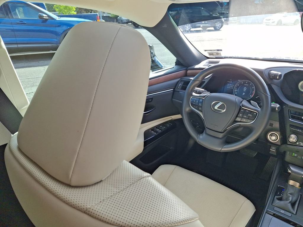 Thumbnail: 2025 Lexus ES - 8