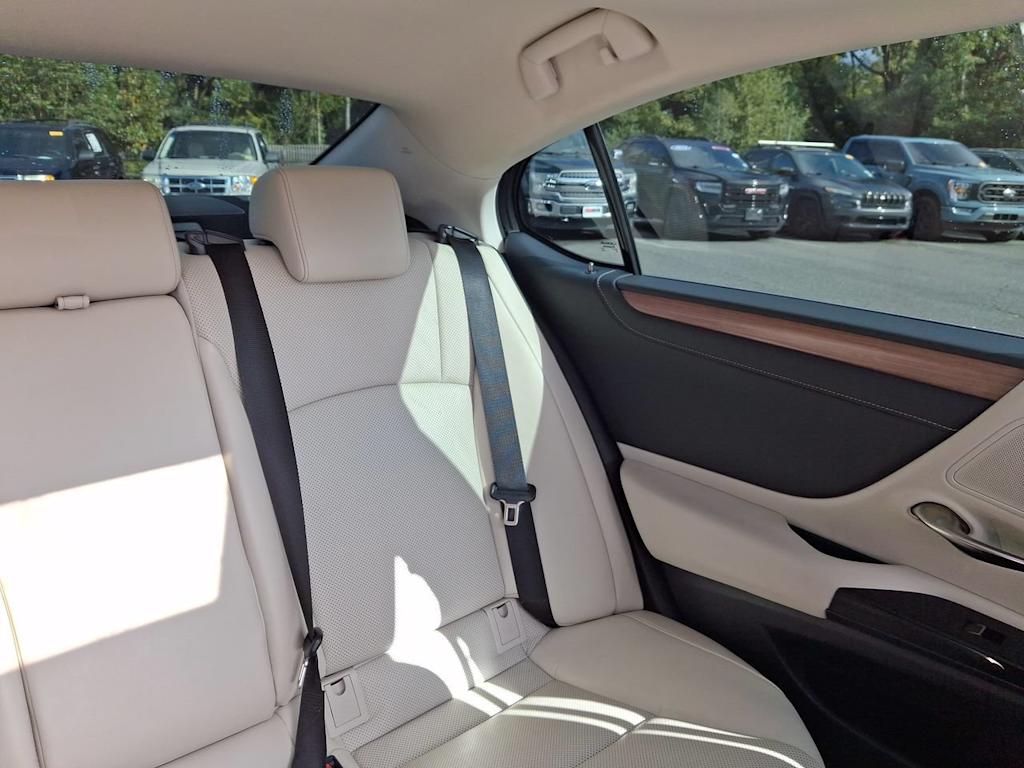 Thumbnail: 2025 Lexus ES - 9