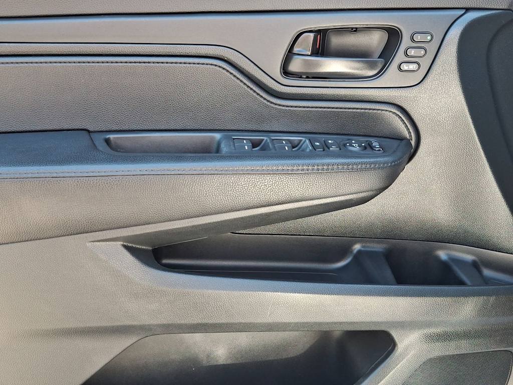 Thumbnail: 2023 Honda Odyssey - 23