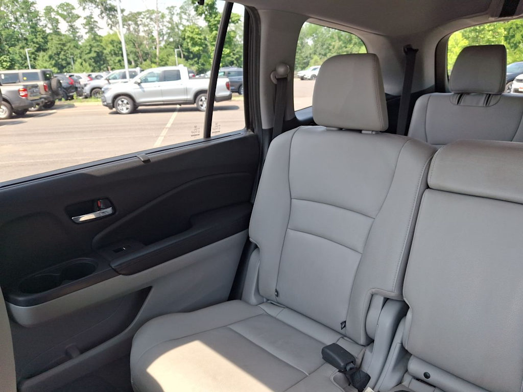 Thumbnail: 2019 Honda Pilot - 10