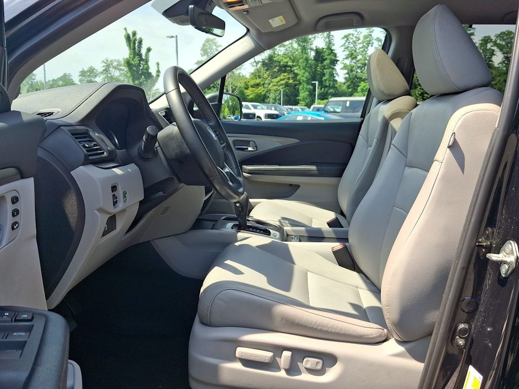 Thumbnail: 2019 Honda Pilot - 9