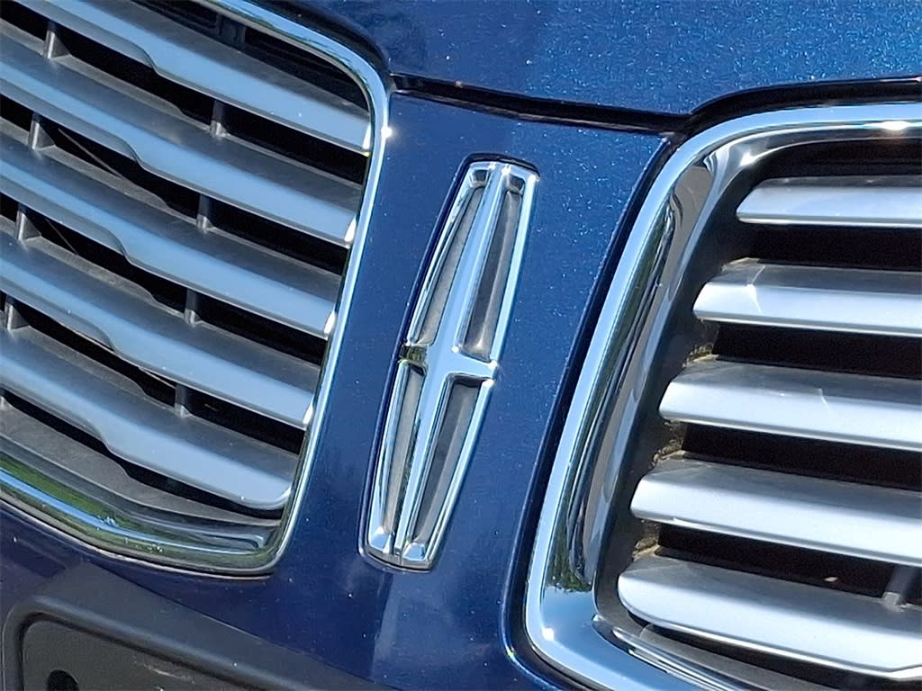 Thumbnail: 2015 Lincoln MKC - 23