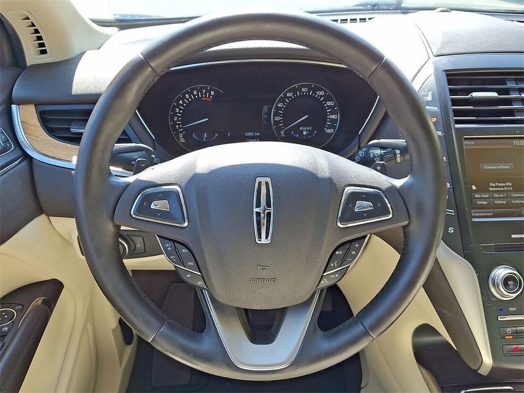 Thumbnail: 2015 Lincoln MKC - 2