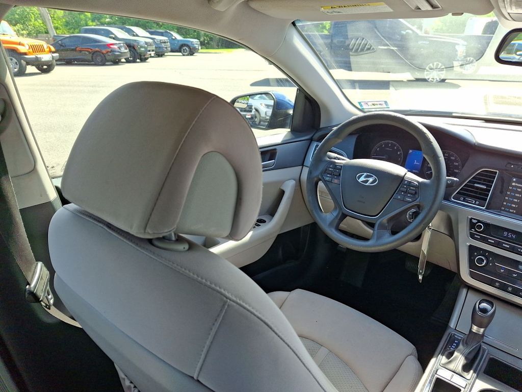 Thumbnail: 2016 Hyundai Sonata - 10