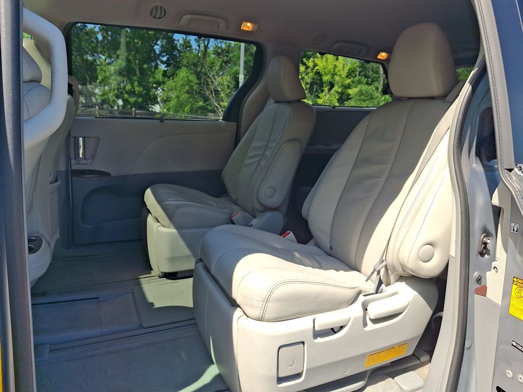 Thumbnail: 2013 Toyota Sienna - 28
