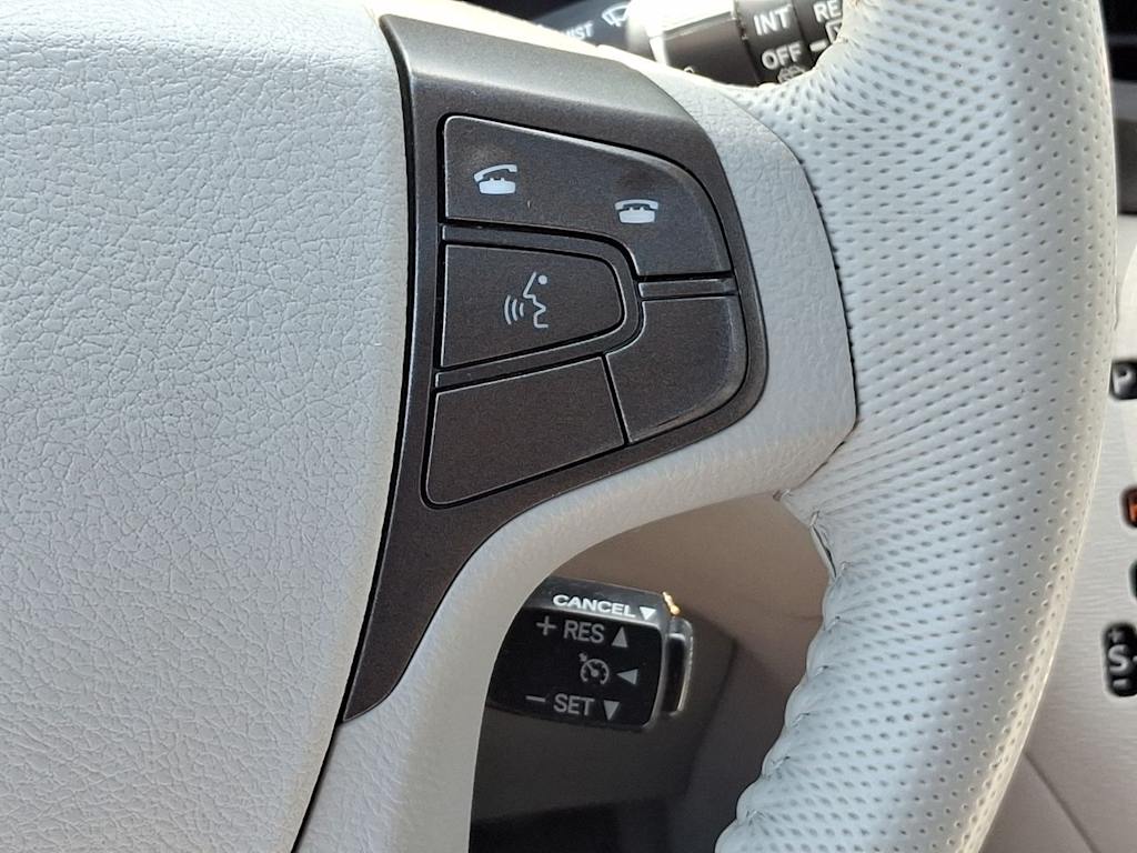 Thumbnail: 2013 Toyota Sienna - 26