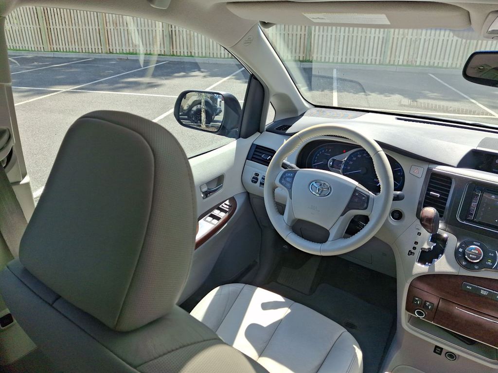 Thumbnail: 2013 Toyota Sienna - 10