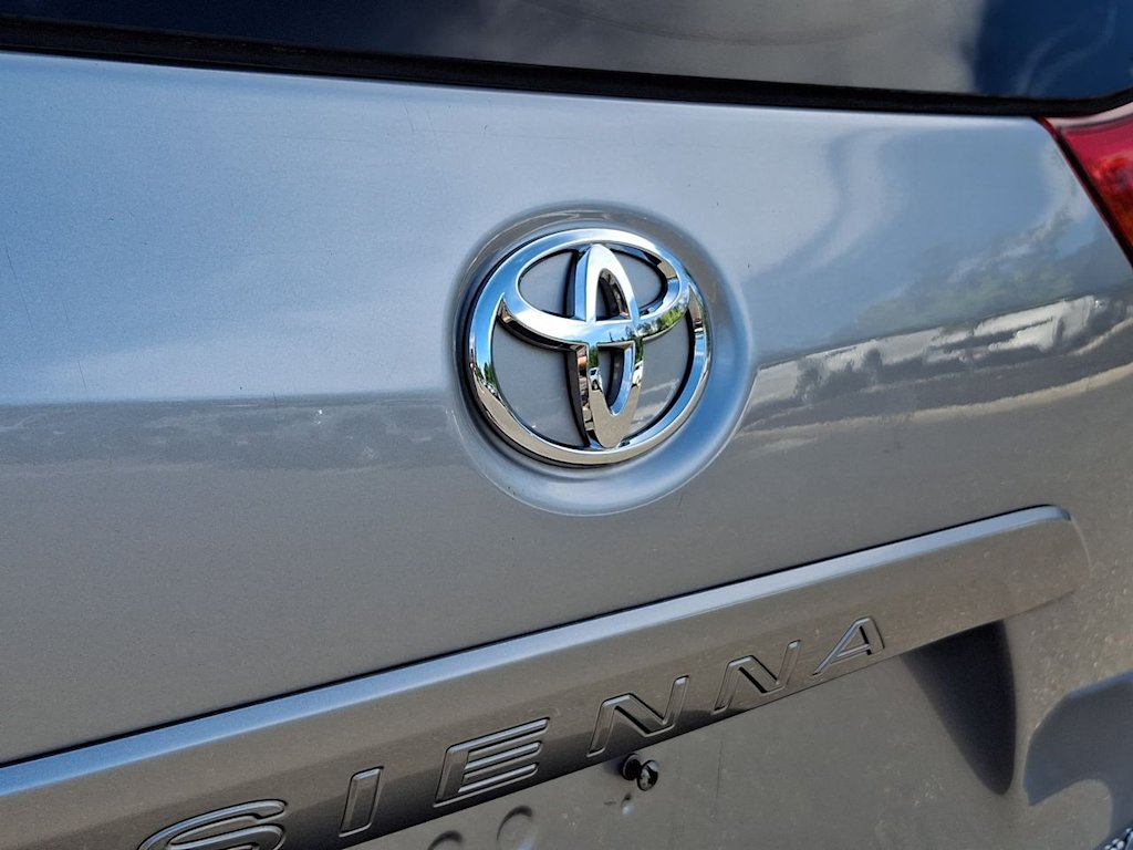 Thumbnail: 2013 Toyota Sienna - 5