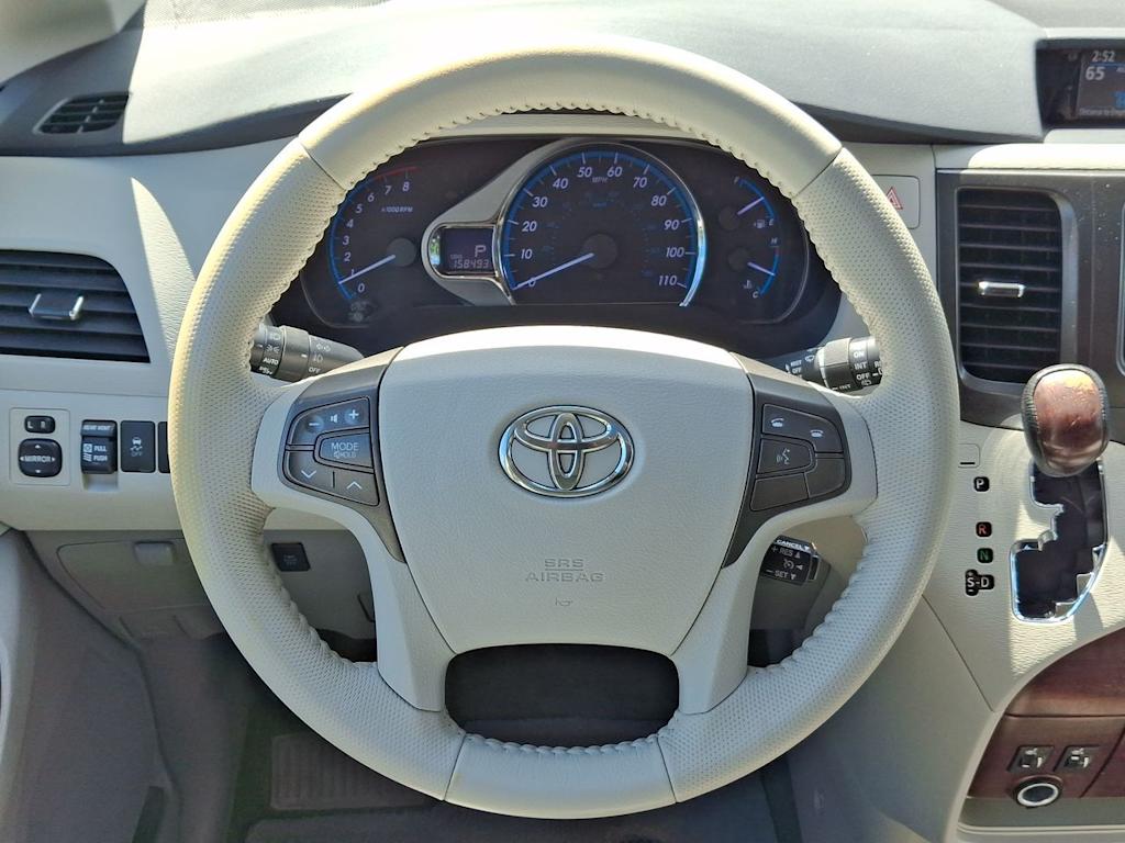 Thumbnail: 2013 Toyota Sienna - 11