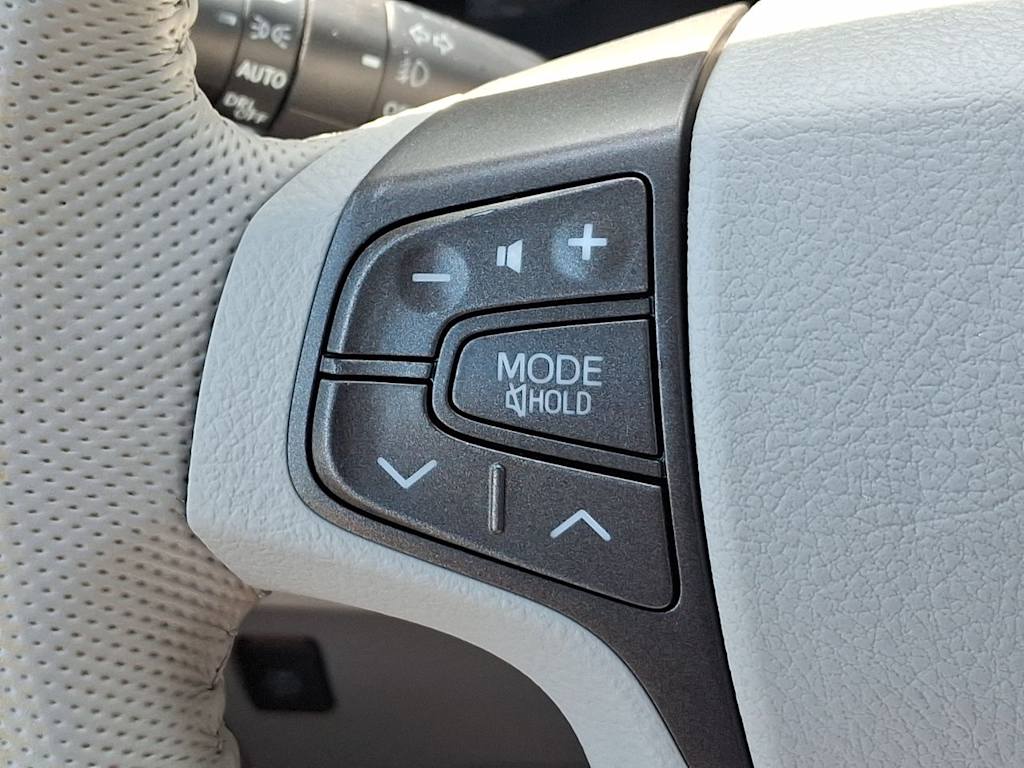 Thumbnail: 2013 Toyota Sienna - 25
