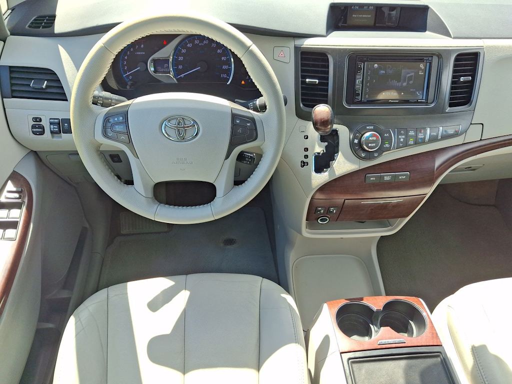 Thumbnail: 2013 Toyota Sienna - 29