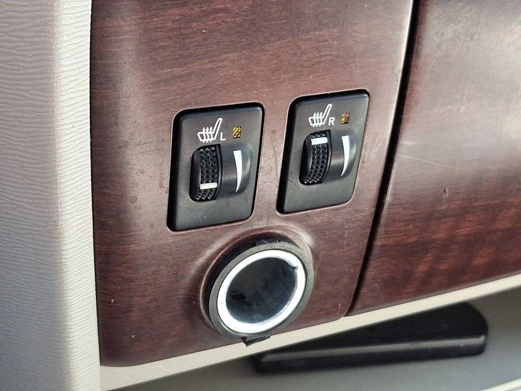 Thumbnail: 2013 Toyota Sienna - 27