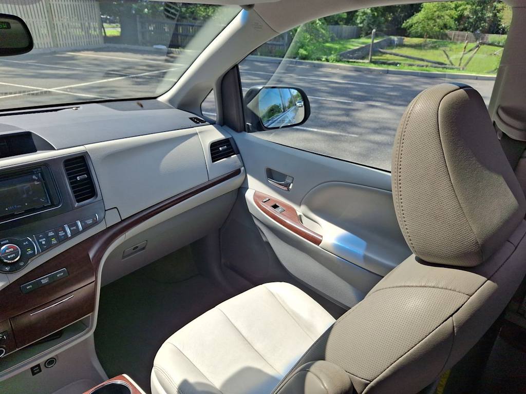 Thumbnail: 2013 Toyota Sienna - 7