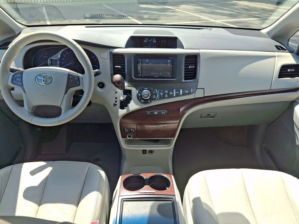 Thumbnail: 2013 Toyota Sienna - 2