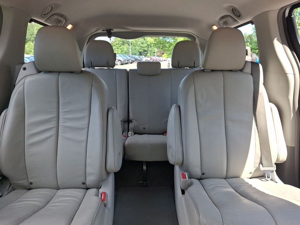 Thumbnail: 2013 Toyota Sienna - 20