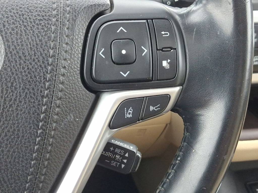 Thumbnail: 2018 Toyota Highlander - 27