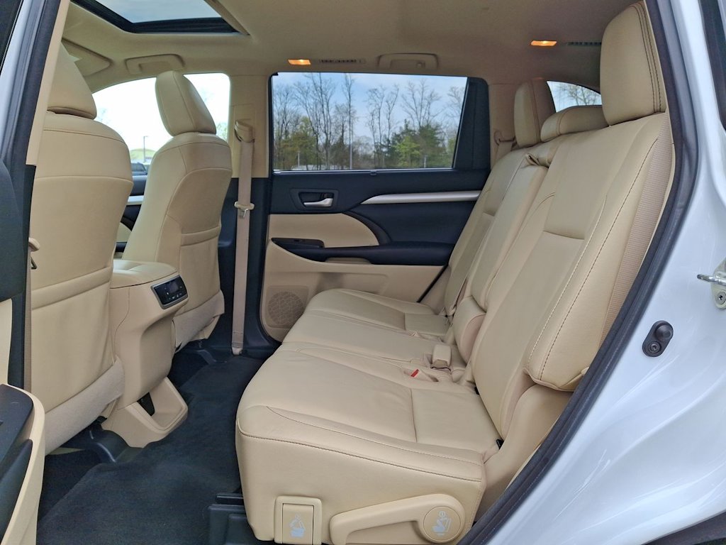 Thumbnail: 2018 Toyota Highlander - 29