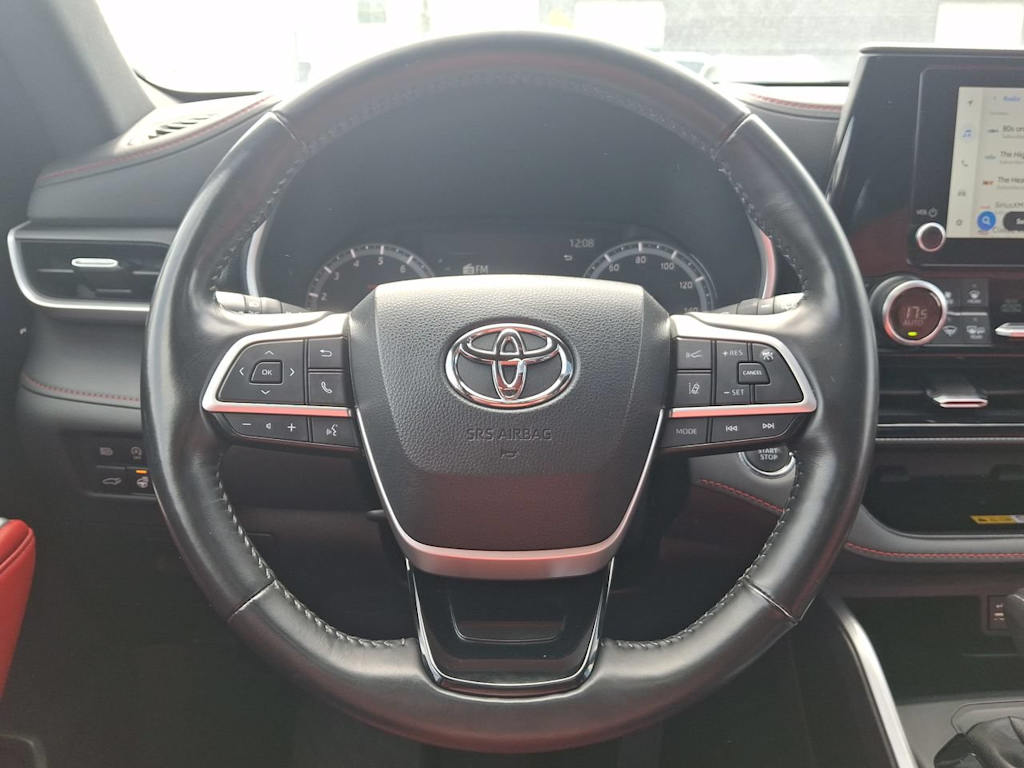 Thumbnail: 2023 Toyota Highlander - 14