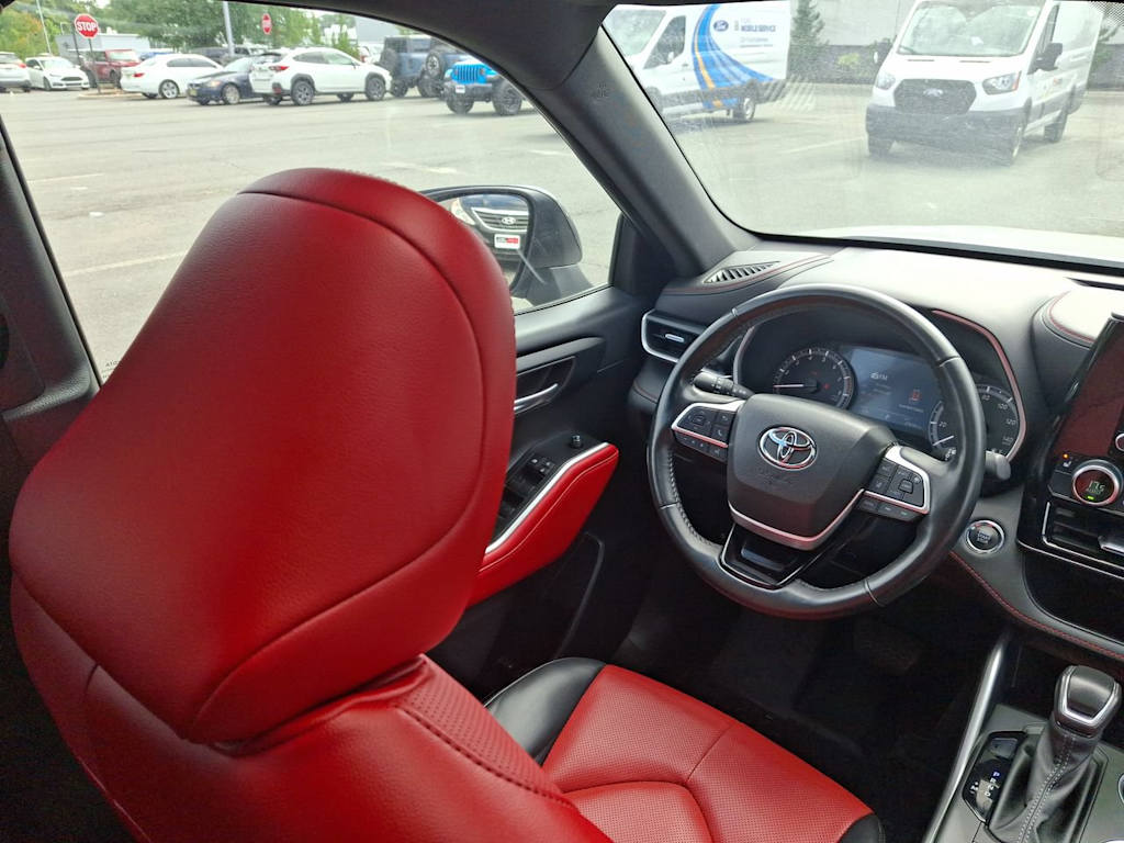 Thumbnail: 2023 Toyota Highlander - 13
