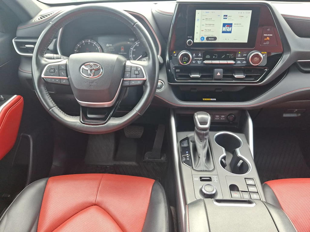 Thumbnail: 2023 Toyota Highlander - 29