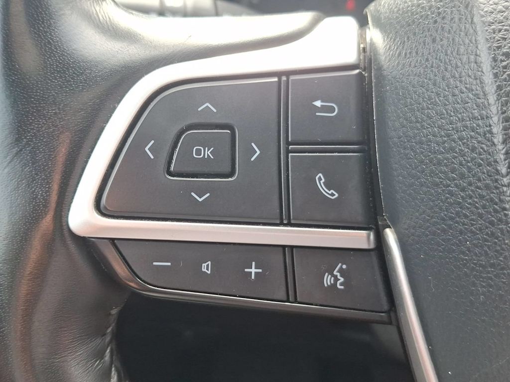 Thumbnail: 2023 Toyota Highlander - 25