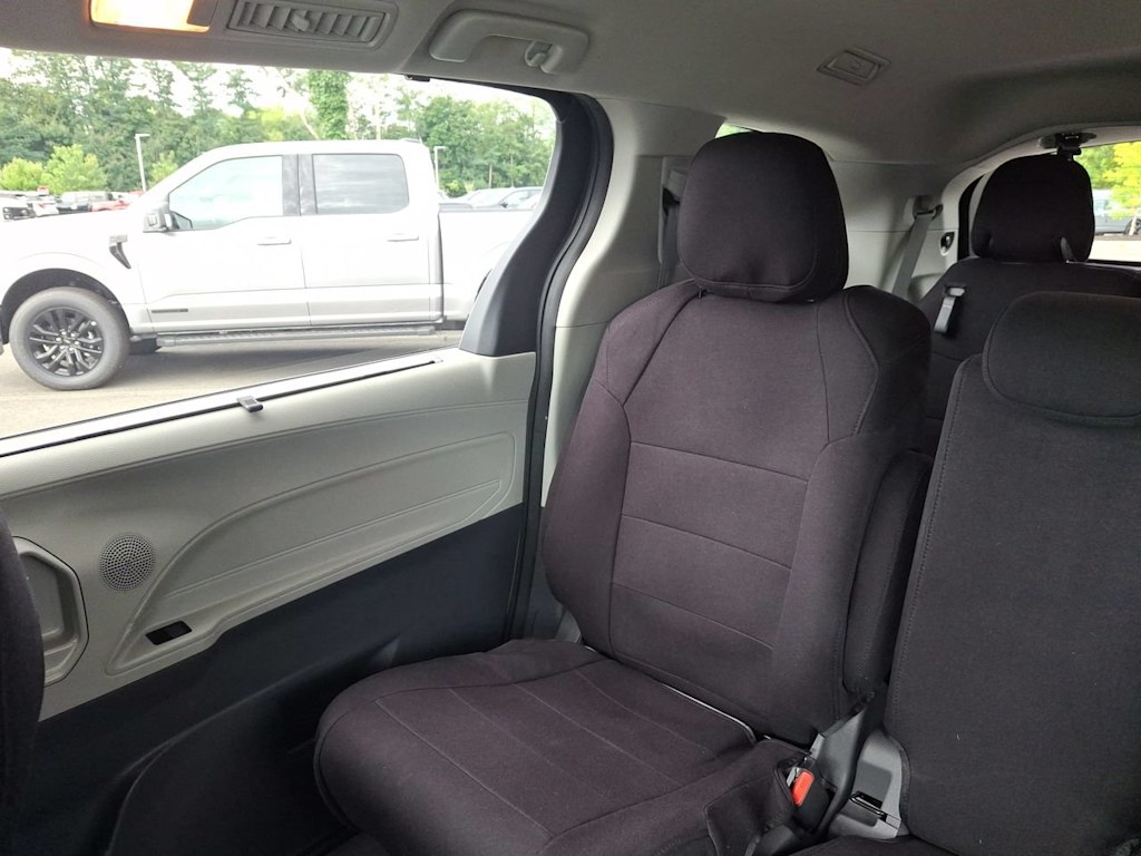Thumbnail: 2021 Toyota Sienna - 9