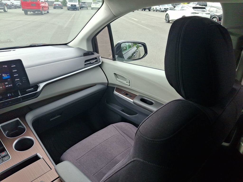 Thumbnail: 2021 Toyota Sienna - 13