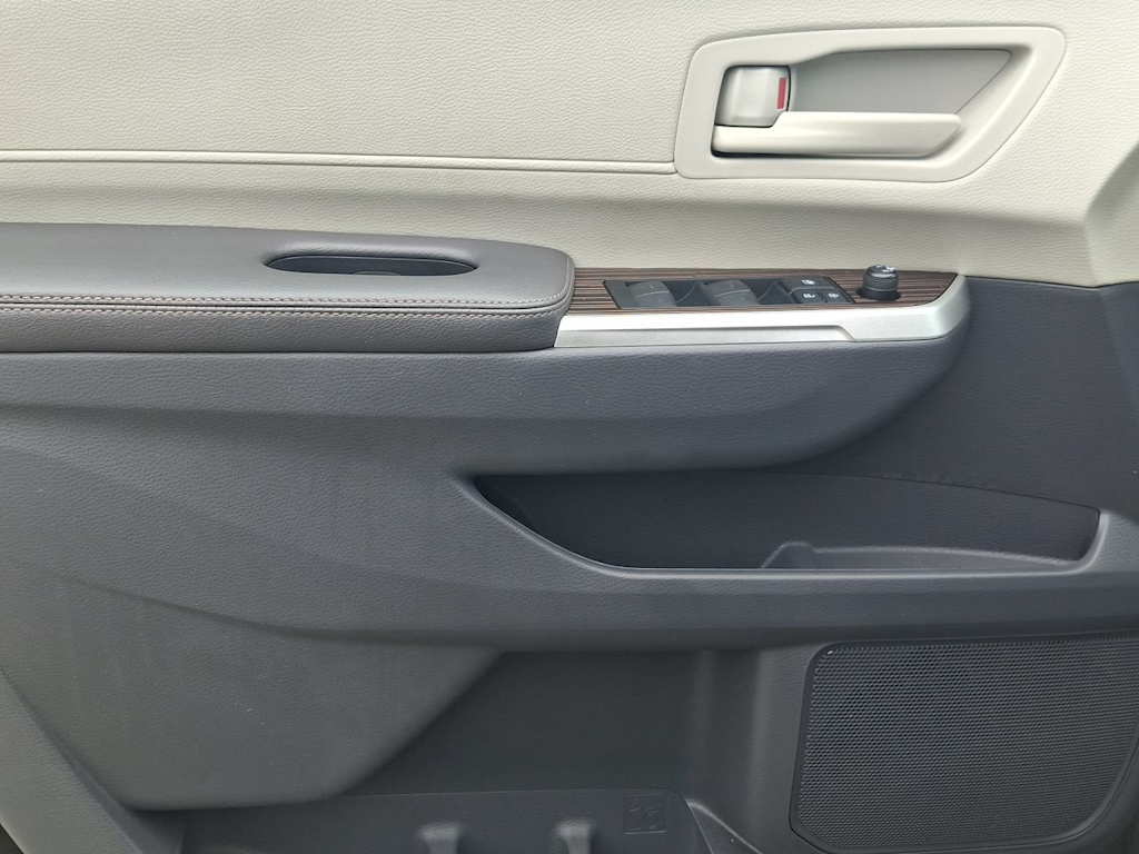 Thumbnail: 2021 Toyota Sienna - 15