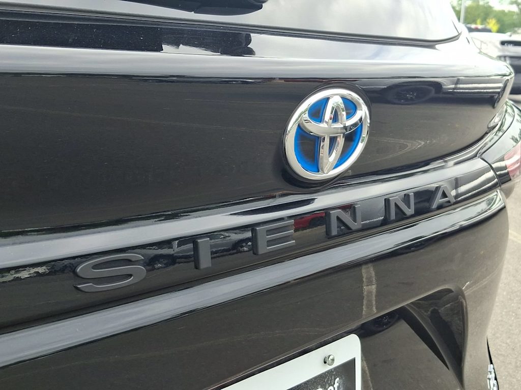 Thumbnail: 2021 Toyota Sienna - 4