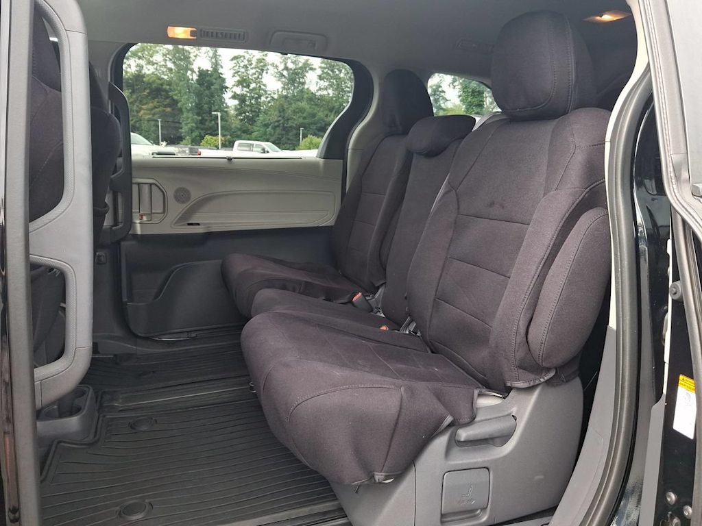 Thumbnail: 2021 Toyota Sienna - 17