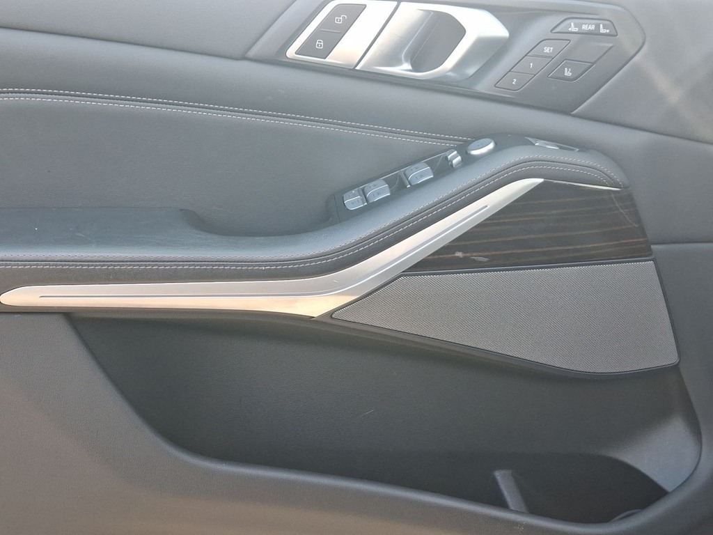 Thumbnail: 2023 BMW X7 - 24