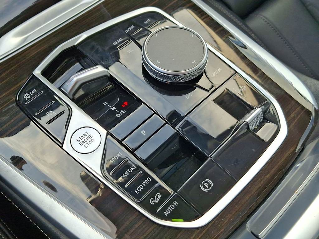 Thumbnail: 2023 BMW X7 - 6