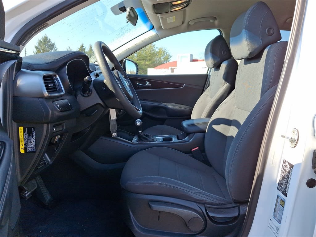 2017 Kia Sorento LX 10