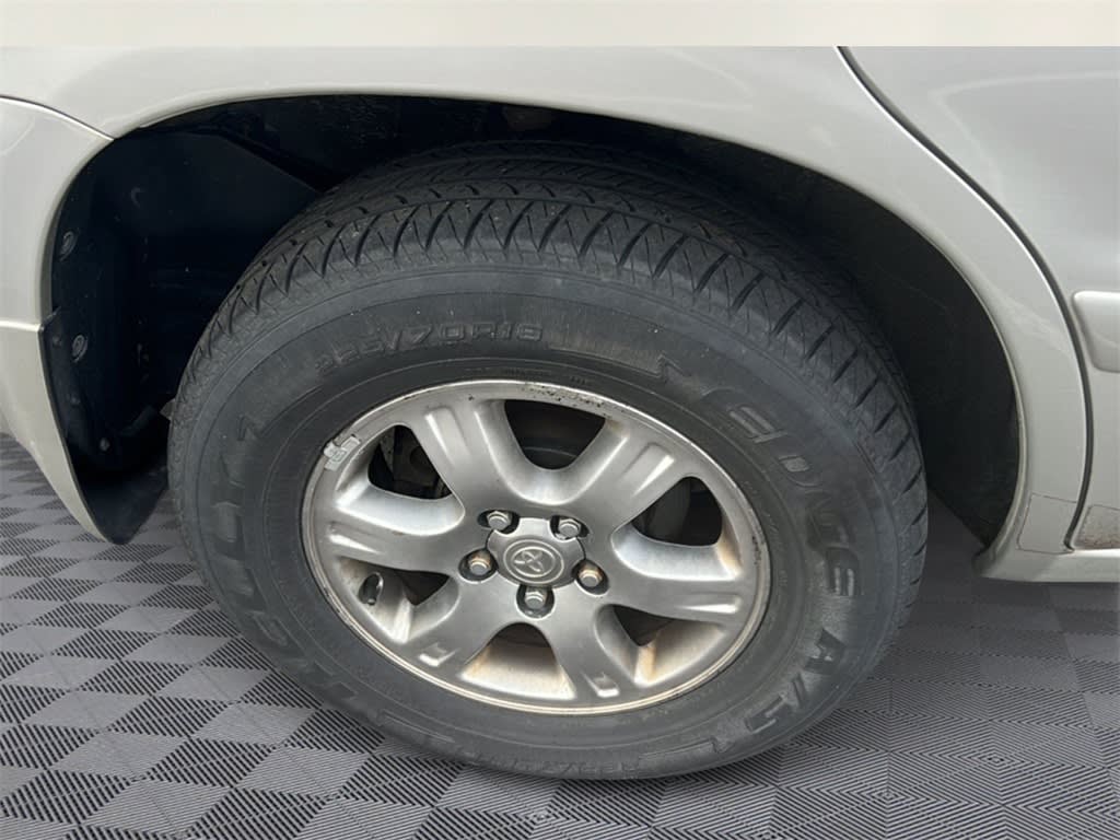 2005 Toyota Highlander Base 13