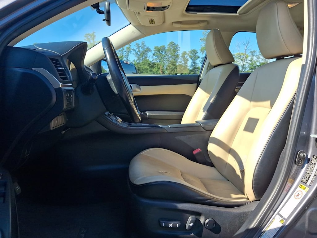 Thumbnail: 2015 Lexus CT - 24