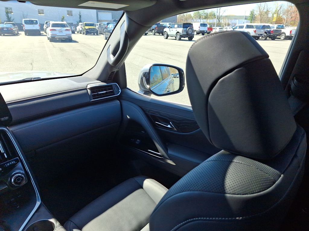 Thumbnail: 2025 Lexus ES - 8