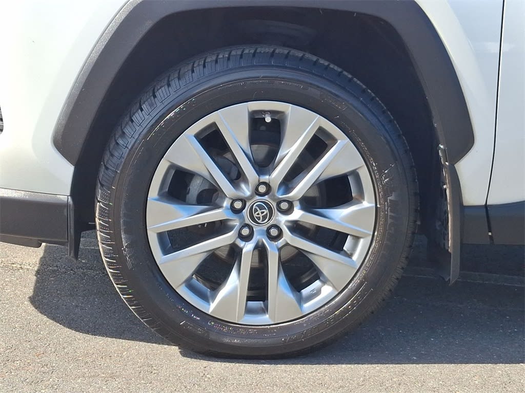 Thumbnail: 2019 Toyota RAV4 - 6