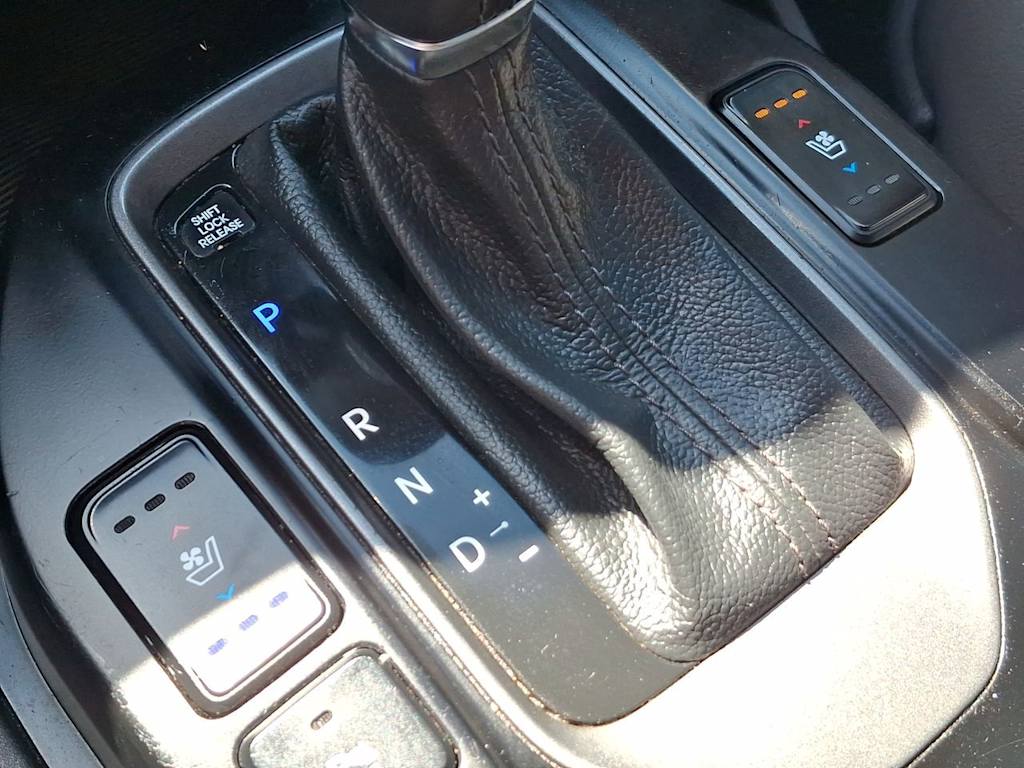 Thumbnail: 2016 Hyundai Santa Fe - 27