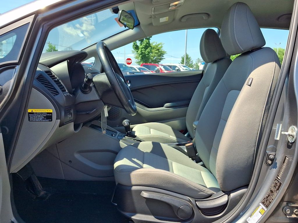 Thumbnail: 2015 Kia Forte - 9