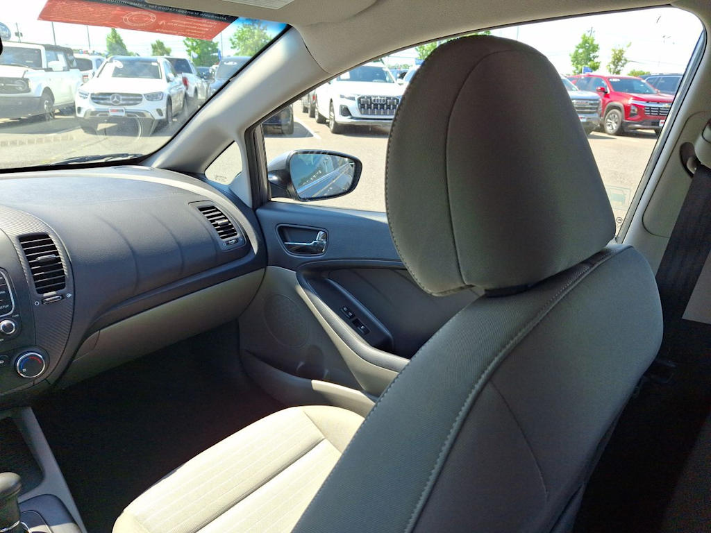Thumbnail: 2015 Kia Forte - 8