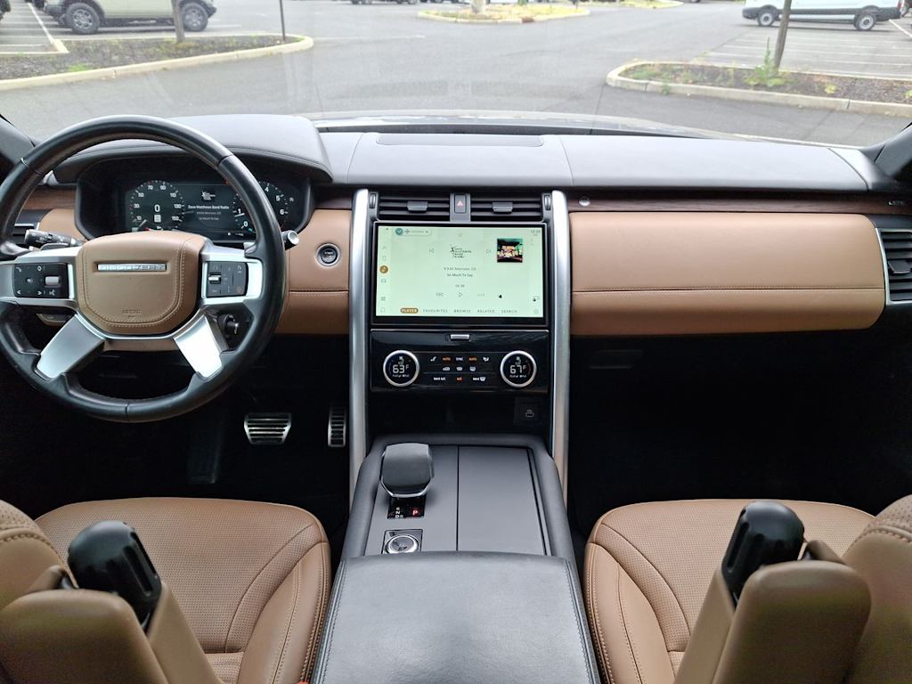 Thumbnail: 2023 Land Rover Discovery - 2