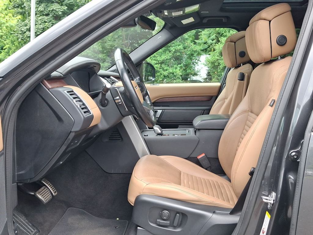 Thumbnail: 2023 Land Rover Discovery - 23