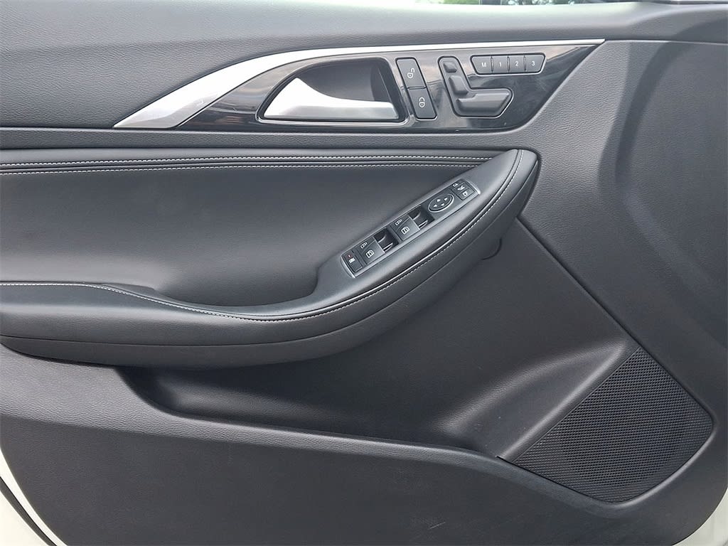 Thumbnail: 2018 INFINITI QX30 - 18