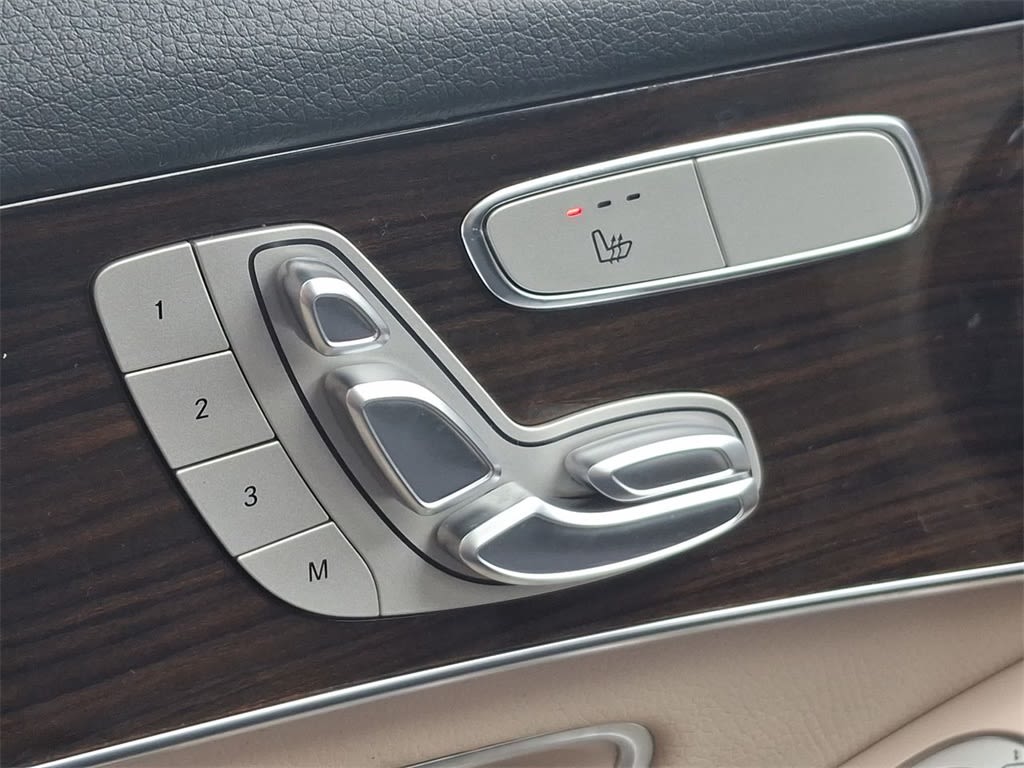 Thumbnail: 2022 Mercedes-Benz GLC - 26