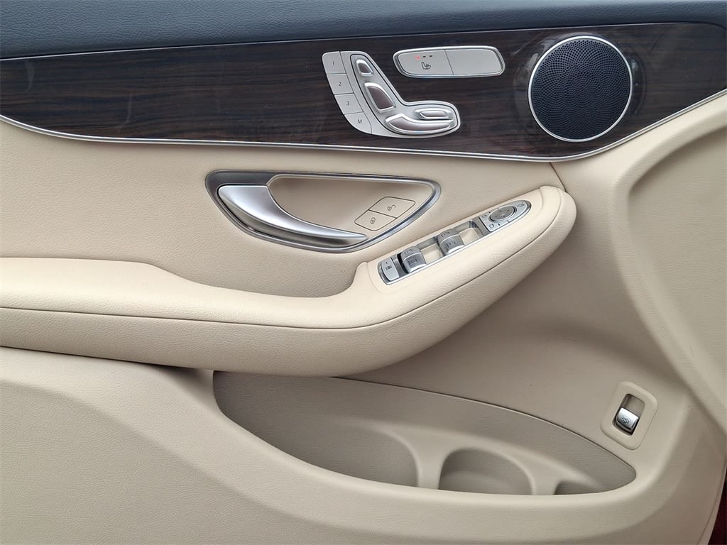 Thumbnail: 2022 Mercedes-Benz GLC - 22