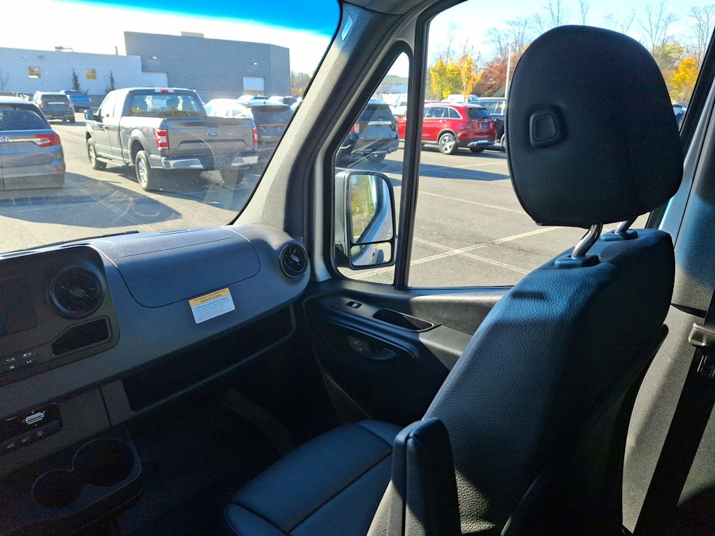 Thumbnail: 2024 Mercedes-Benz Sprinter - 7