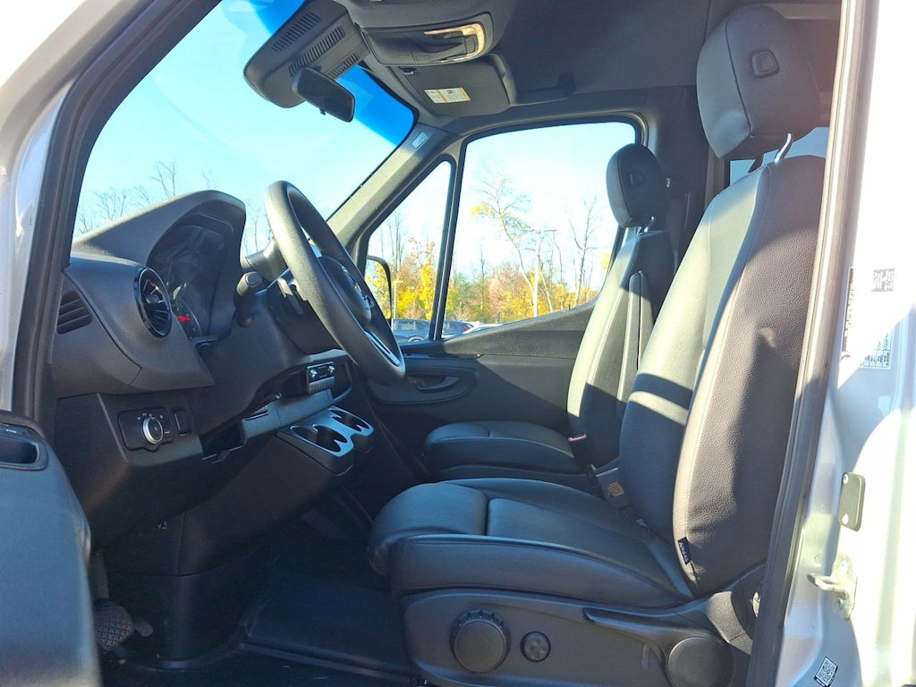 Thumbnail: 2024 Mercedes-Benz Sprinter - 22