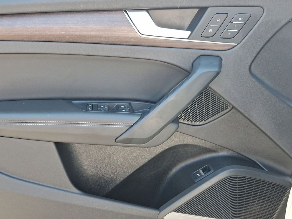 Thumbnail: 2023 Audi Q5 - 24