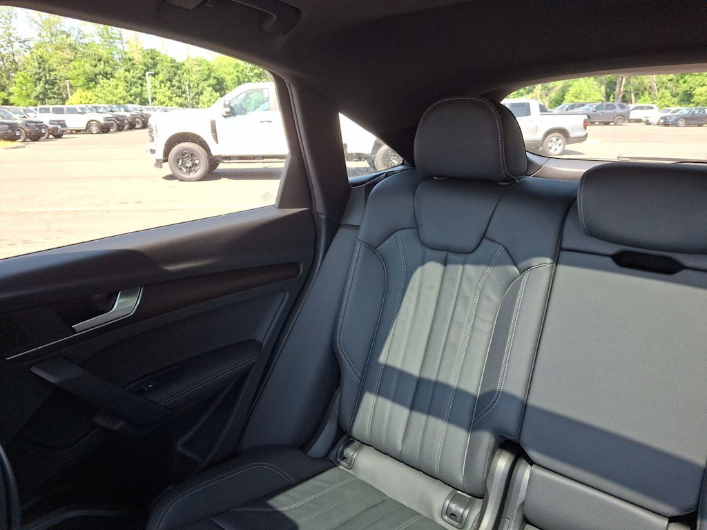 Thumbnail: 2023 Audi Q5 - 10