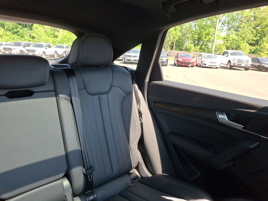 Thumbnail: 2023 Audi Q5 - 8